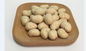 Zdrowa mąka pszenna prażony sezam z orzechami nerkowca w panierce przekąski o chrupiącym i chrupiącym smaku
