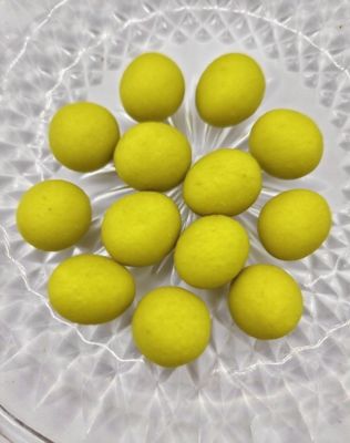 Orzeszki ziemne w pikantnej panierce wasabi, chrupiące japońskie przekąski, bezglutenowe, wegańskie, orzechy na imprezę