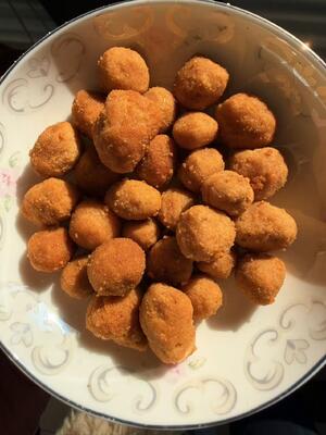 Wspaniałe przekąski orzechowe z żółtkiem jaj i pikantnym smakiem