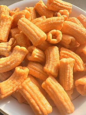 Koreanki ryżowe w smaku słodko-pikantnym pyszna mieszanka przekąsek, paski z ciasta ryżowego opracowane dla etnicznych kategorii przekąsek