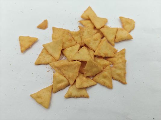Zdrowe naturalne chrupiące trójkątne kąski