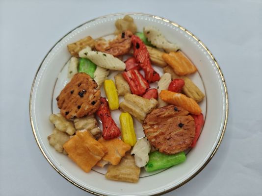 Oryginalne, spersonalizowane smaki mieszanych krakersów ryżowych, opakowanie zbiorcze z olejem