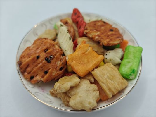 Oryginalne, spersonalizowane smaki mieszanych krakersów ryżowych, opakowanie zbiorcze z olejem