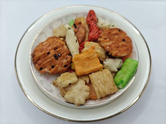 Oryginalne, spersonalizowane smaki mieszanych krakersów ryżowych, opakowanie zbiorcze z olejem