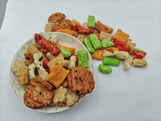 Oryginalne, spersonalizowane smaki mieszanych krakersów ryżowych, opakowanie zbiorcze z olejem