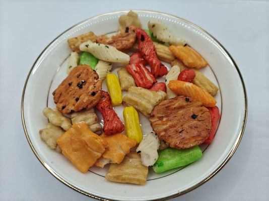 Oryginalne, spersonalizowane smaki mieszanych krakersów ryżowych, opakowanie zbiorcze z olejem