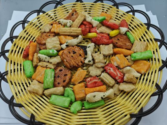 Oryginalne, spersonalizowane smaki mieszanych krakersów ryżowych, opakowanie zbiorcze z olejem