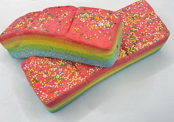 Marshmallow Dreamcake Rainbow Swirls – Ekstra Ciaste, Super Puszyste i 100% Szczęścia z Cukru