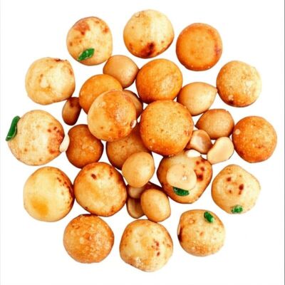 Pikantne krakersy ryżowe z orzeszkami ziemnymi, chrupiąca azjatycka przekąska, bezglutenowa, wegańska, idealna na imprezę