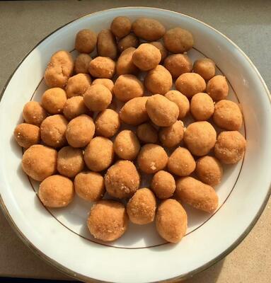 Orzeszki ziemne w panierce BBQ w pięciu przyprawach o smaku wołowiny