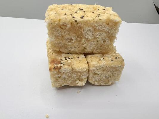 Bez sacharozy, pełnoziarnista saqima z nasionami chia, o długim terminie przydatności do spożycia, na zdrowe przekąski