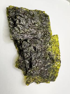 Pieczone przekąski z wodorostów morskich o smaku soli morskiej - Bezglutenowa i niskotłuszczowa zdrowa mieszanka przekąsek