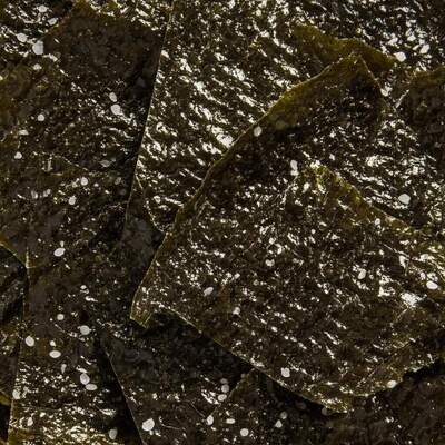 Pieczone przekąski z wodorostów morskich o smaku soli morskiej - Bezglutenowa i niskotłuszczowa zdrowa mieszanka przekąsek