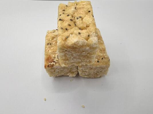 Tradycyjne chińskie ciasto miodowe Saqima Lekko chrupiące Bez sztucznych aromatów Dobre dla śledziony i żołądka