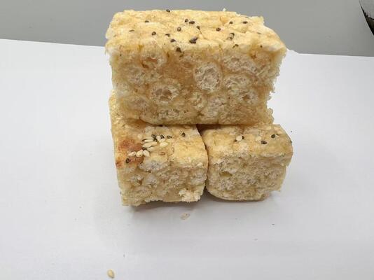 Tradycyjne chińskie ciasto miodowe Saqima Lekko chrupiące Bez sztucznych aromatów Dobre dla śledziony i żołądka