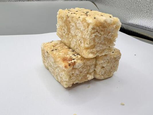 Tradycyjne chińskie ciasto miodowe Saqima Lekko chrupiące Bez sztucznych aromatów Dobre dla śledziony i żołądka