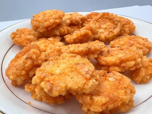 Ostre krakersy ryżowe o smaku BBQ i bez dodatków, z 12-miesięcznym terminem przydatności do spożycia i chrupiącą teksturą