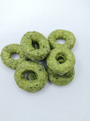 Matcha Crispy Rings - orzeźwiająca mieszanka Matcha i ziaren, lekka chrupiąca przekąska w kształcie pierścienia, bez poczucia winy, wszechstronna na każdą okazję