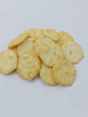Krakersy ryżowe o lekkiej i chrupiącej konsystencji, pakowane indywidualnie dla świeżości