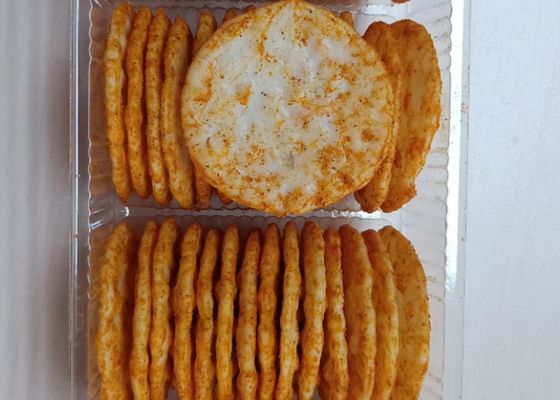 BRC Non GMO BBQ Pieczone okrągłe krakersy ryżowe Przekąski Pikantne i chrupiące smaki